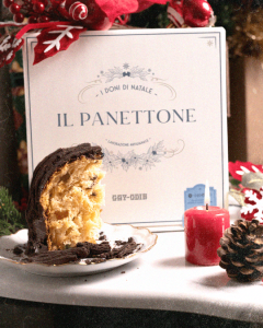 Panettone ricoperto di cioccolato foresta extrafondente