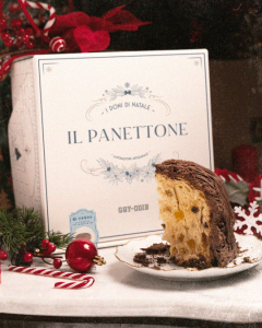 Panettone ricoperto di cioccolato foresta classico