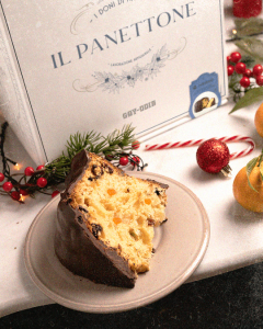 Panettone ricoperto di cioccolato fondente
